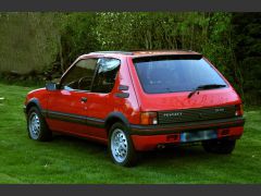 Louer une PEUGEOT 205 GTI de de 1988 (Photo 3)