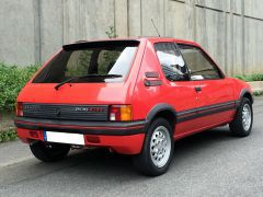 Louer une PEUGEOT 205 GTI de de 1988 (Photo 4)