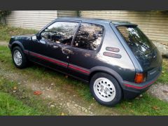 Louer une PEUGEOT 205 GTI de de 1990 (Photo 2)