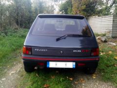 Louer une PEUGEOT 205 GTI de de 1990 (Photo 3)