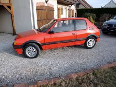 Louer une PEUGEOT 205 GTI de de 1996 (Photo 2)