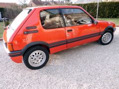 Louer une PEUGEOT 205 GTI de de 1996 (Photo 3)