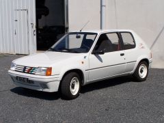 Louer une PEUGEOT 205 Rallye de 1989 (Photo 0)