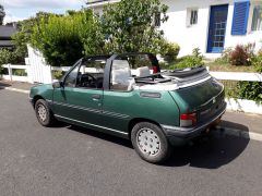 Louer une PEUGEOT 205 RG Cabriolet de de 1991 (Photo 2)