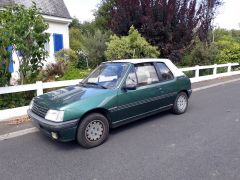 Louer une PEUGEOT 205 RG Cabriolet de de 1991 (Photo 3)