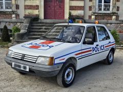PEUGEOT 205 de 1987 en location pour mariage dans le Calvados