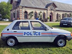 PEUGEOT 205 de 1987 en location pour mariage dans le Calvados