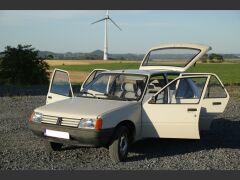 Louer une PEUGEOT 205 de de 1987 (Photo 2)