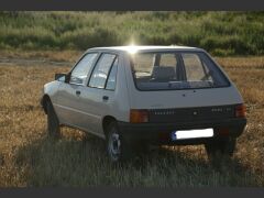 PEUGEOT 205 (Photo 4)