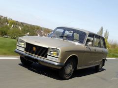 Louer une PEUGEOT 304 de 1976 (Photo 1)