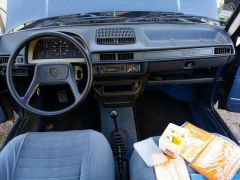 Louer une PEUGEOT 305 GR de de 1978 (Photo 4)