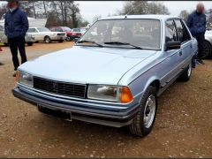 Louer une PEUGEOT 305 GT de 1983 (Photo 1)