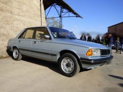 Louer une PEUGEOT 305 GT de de 1983 (Photo 2)