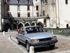 Louer une PEUGEOT 305 GTX de 1984 (Photo 2)