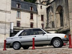 Louer une PEUGEOT 305 GTX de de 1984 (Photo 2)