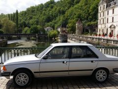 Louer une PEUGEOT 305 GTX de de 1984 (Photo 3)