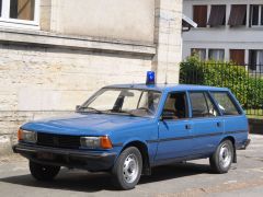 Louer une PEUGEOT 305 de 1983 (Photo 1)