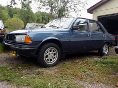 Louer une PEUGEOT 305 de de 1984 (Photo 1)