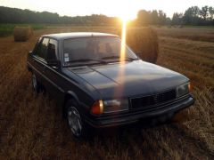 Louer une PEUGEOT 305 de de 1984 (Photo 2)