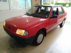 Louer une PEUGEOT 309 de de 1986 (Photo 1)