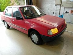 Louer une PEUGEOT 309 de de 1986 (Photo 2)