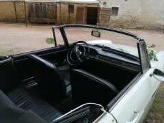 Louer une PEUGEOT 404 C de de 1962 (Photo 5)