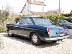 Louer une PEUGEOT 404 C de de 1966 (Photo 2)