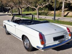 Louer une Peugeot 404 C de de 1966 (Photo 2)