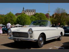 Louer une PEUGEOT 404 Cabriolet de de 1963 (Photo 1)