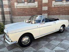 Louer une PEUGEOT 404 Cabriolet de de 1965 (Photo 1)