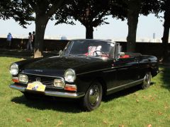 Louer une PEUGEOT 404 Cabriolet de de 1967 (Photo 1)