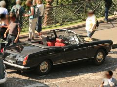 Louer une PEUGEOT 404 Cabriolet de de 1967 (Photo 2)
