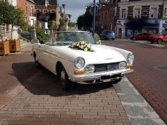 Louer une PEUGEOT 404 Cabriolet de 1968 (Photo 1)