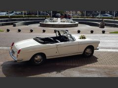 Louer une PEUGEOT 404 Cabriolet de de 1968 (Photo 2)