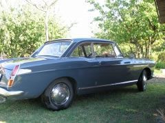 Louer une PEUGEOT 404 Coupé de de 1966 (Photo 1)