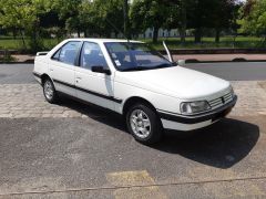 Louer une PEUGEOT 405 Phase 1 de 1989 (Photo 2)