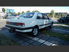 Louer une PEUGEOT 405 Phase 1 de de 1989 (Photo 3)