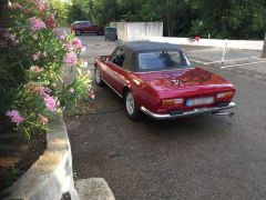 Louer une PEUGEOT 504  de de 1974 (Photo 2)