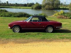 Louer une PEUGEOT 504 Cabriolet  de de 1969 (Photo 2)