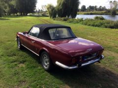 Louer une PEUGEOT 504 Cabriolet  de de 1969 (Photo 3)