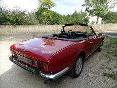 Louer une PEUGEOT 504 Cabriolet de de 1970 (Photo 2)