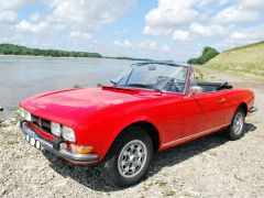 Louer une PEUGEOT 504 Cabriolet de 1971 (Photo 1)