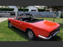 Louer une PEUGEOT 504 Cabriolet de de 1973 (Photo 3)