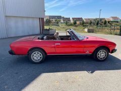 Louer une PEUGEOT 504 Cabriolet de 1981 (Photo 1)