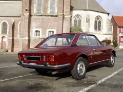 Louer une PEUGEOT 504 Coupé de de 1973 (Photo 2)