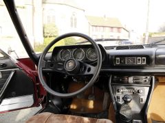 Louer une PEUGEOT 504 Coupé de de 1973 (Photo 4)