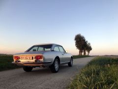 Louer une PEUGEOT 504 Coupé de de 1974 (Photo 3)