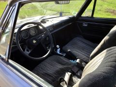 Louer une PEUGEOT 504 Coupé de de 1974 (Photo 4)