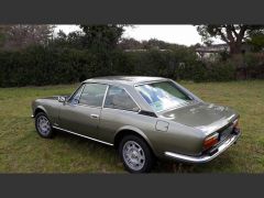 Louer une PEUGEOT 504 Coupé de de 1978 (Photo 4)