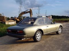 Louer une PEUGEOT 504 Coupé de de 1981 (Photo 2)